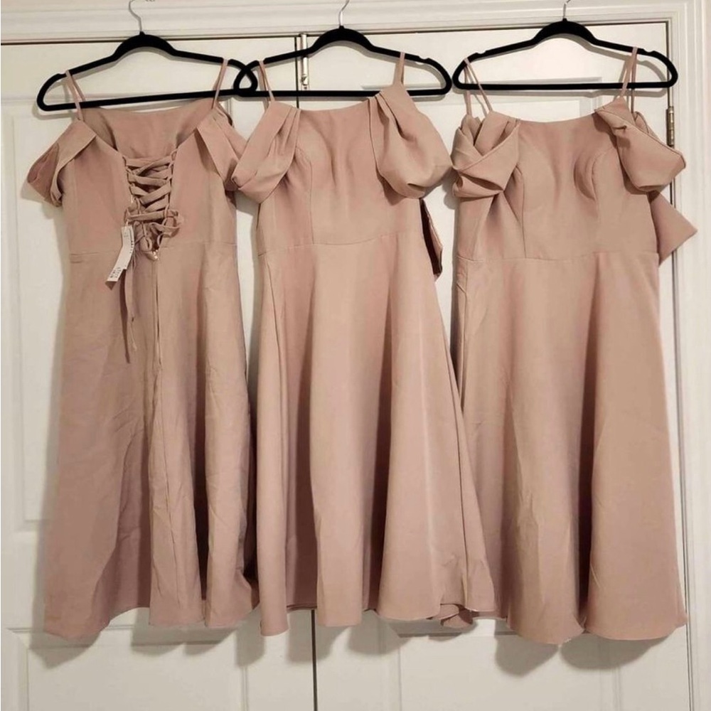 New with tag pink midi dress have size Roomy.strechy. Adjusts in back